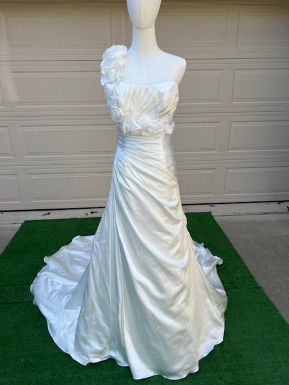 NWT Maggie Sottero One-Shoulder Gown Diamond White Size 8